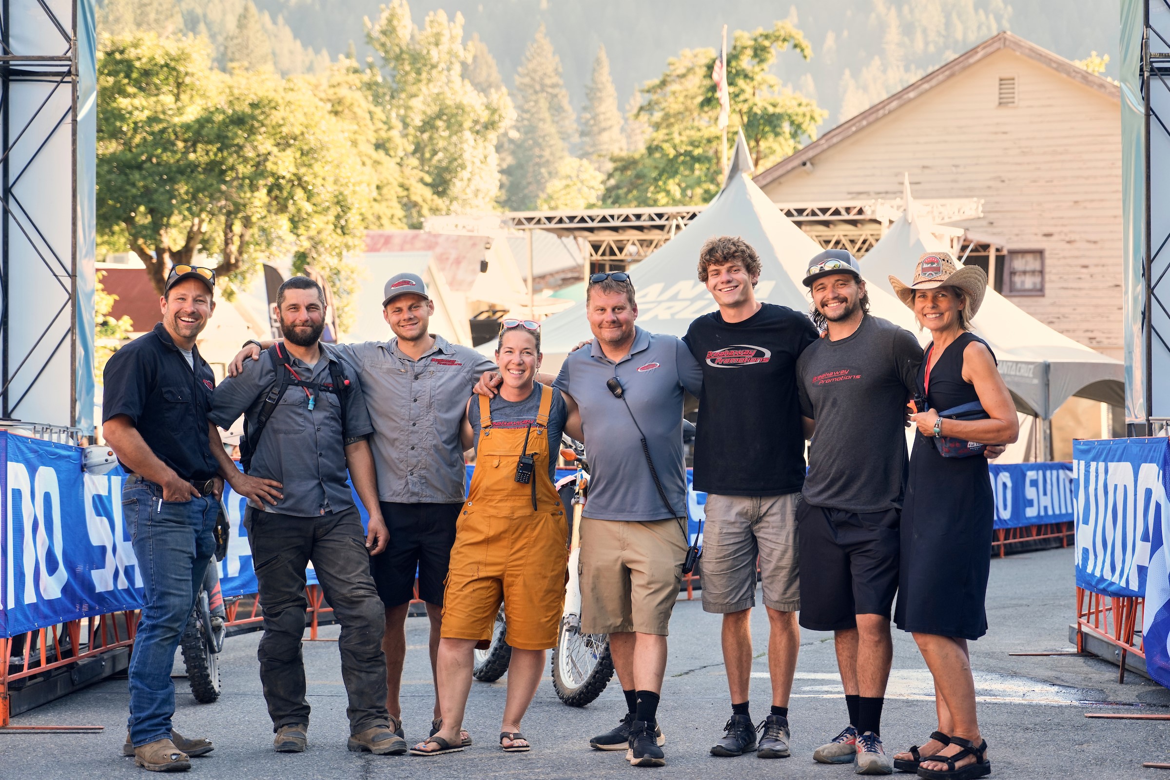 crew photo starting line